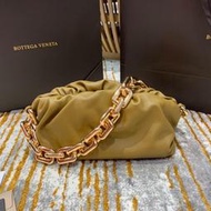 【RP精品】BOTTEGA VENETA BV The Chain Pouch 鍊條 雲朵包 肩背包 芥末色