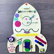 Bảng bận rộn busy board hình tàu vũ trụ