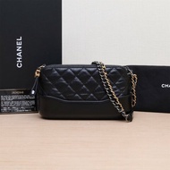 CHANEL GABRIELLE流浪WOC拉鏈版19黑色牛皮26開銀扣肩背包