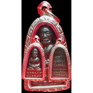 原料：铜 Copper功效：出入平安、避险、招正偏财、人缘、异性缘、贵人辅助、事事顺利微信号：ah_boon4114Luang Phor Thuad Lanang Ser佛历：2555寺庙：Wat C