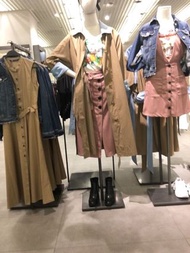 ZARA TRF 女鞋粗跟溝紋鞋底襪式短靴連襪靴子圓頭2019秋冬新款黑色馬丁靴粗跟溝紋鞋底 先完成匯款免費贈送五雙👍