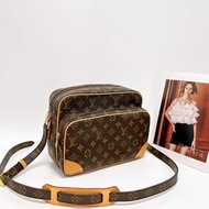 【90%✨全網最低價✨男士適用】LV Archive 老花雙層斜挎包橫版相機｜郵差包