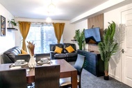 Open Mind Property - Luxury Apartment Near Hospital &amp; Underground Free Parking for 2 Vehicles