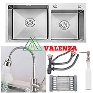 Combo chậu rửa chén bát inox 8245 hố lệch, vòi rửa bát inox nóng lạnh Lò xo, rá inox, bình xà phòng,