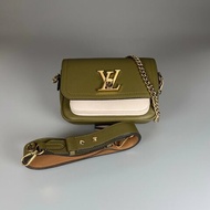 LV M59731/晶片款 抹茶綠LOCKME TENDER 包