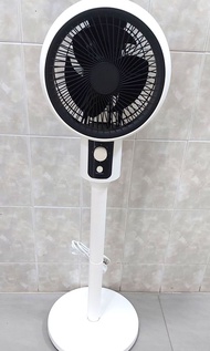 👍全新座地或坐座枱180度送風 3 段風速電風扇，本地 3 脚插