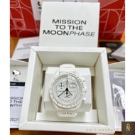 นาฬิกาOmega x Swatch Mission to the MOONPHASE (Snoopy) รุ่นใหม่ *ของแท้100% *แถมฟรี ฟิลม์กันรอยโฟกัส  #Moonswatchsnoopy