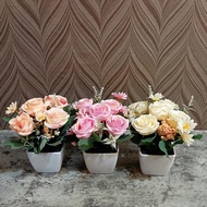 Bunga Hias Mawar Artificial Dan Pot Melamin/Bunga Pajangan Ruang