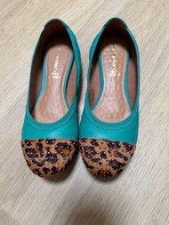 Hush Puppies 豹紋尖頭平底鞋