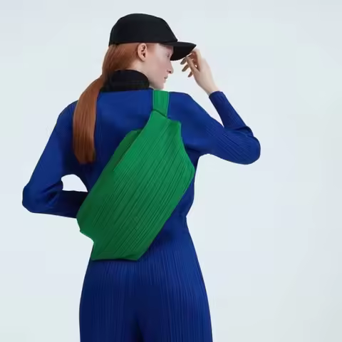 Miyake Japanese Casual Sports Wind Pleated Gyoza Bag Crossbody Bag Men and Women with Simple Large C