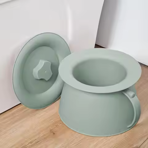 Chamber Pot 1.5L Portable Urine Potty With Lid And Handle Bedpans Potty for Wife Son Husband Friends