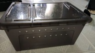 深灰色爬蟲箱