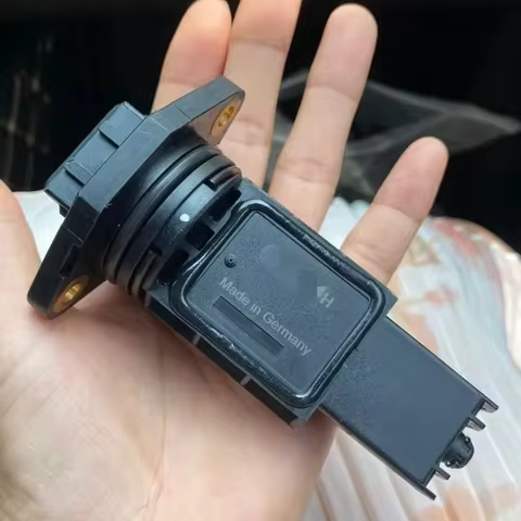 MAF Mass Air Flow Sensor Meter for KIA SPORTAGE CARENS Sephia Spectra SAAB 900 II 0280217105 9210930