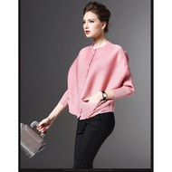 Issey Miyake cardigan with pleats, sun protection, loose fit, large size, goes with every outfit. Fa