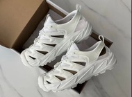 Hoka Hopara 白色戶外涼鞋
