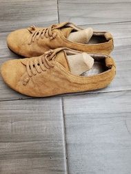 Hush Puppies 棕色麂皮鞋