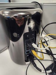 MacPro 2013版約2015-2016出廠RAM64g/Apple原廠SSD 1Tb，單主機且正常運作，無任何配件