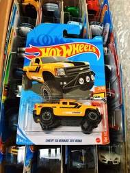 Xe Mô Hình Hot Wheels tỉ lệ 1:64 " " Chevy Silverado Off Road (Vàng) (Model 2021)