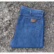 W5/44 Second-Hand Wrangler Jeans Model 13MWZ Actual Waist Measurement 44" Total Length 47" Leg Botto