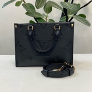 LV onthego 黑色全皮壓紋小號
