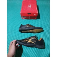 Specs lightspeed reborn black gold futsal