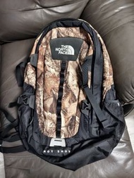 The North Face Hot Shot 背包