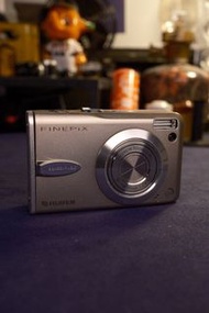 〔Ｇ.S.〕 實用品Fujifilm Finepix F30｜ 熱門新手CCD相機 ｜