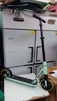 Playshion 成人摺疊滑板車，頭避震，鋁合金車架，正常運作免維修，可預約到實體店試滑板車， 售價$190.