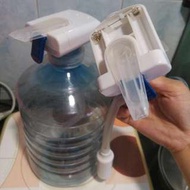 兩個自動出水器