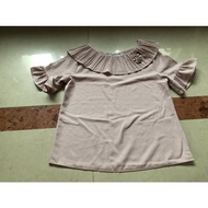 Pink Shirt 2 Hands 36