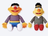 全新 Uniqlo X KAWS X Sesame Street 芝麻街 Ernie and Bert 兩隻 公仔
