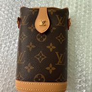 全新LV手機包晶片款，iPhone pro系列+行動電源ok
