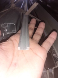 Rel etalase rel bawah U rel atas M rel bingkai kaca H ukuran panjang 150cm