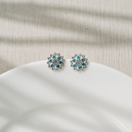 Ar-Kang Collection (AKE2412) ต่างหูเงินแท้ ลายดอกไม้ ดอกบัว ประดับ White CZ ชุบทองคำขาว ชุบทอง Silve