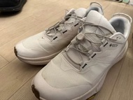 HOKA 米白防水波鞋 ONEONE TRANSPORT