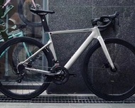 JAVA SILURO6-D最新款佳沃魚雷6全內線碟剎公路車 兩個版本 三個顏色 disc roadbike