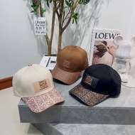 ☌♕LOEWE หมวก LOEWE ที่ดูดีสำหรับผู้หญิงอินเทรนด์หมวกเบสบอลคนดังทางอินเทอร์เน็ตสำหรับผู้ชายกันแดดอเนกประสงค์ระดับไฮเอนด์สำหรับผู้ชาย