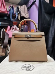 HERMES Kelly 25  Etoupe Grey Gray Alezan / Biscuit 3G/4B  Epsom  大象灰 粟子色  餅乾色  皮革 金扣 肩背袋 手提袋 手袋  in  Grey Leather Handbag 23M158N