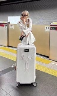 rimowa essential trunk plus size 33