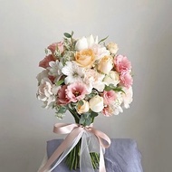 【鮮花】粉膚白色玫瑰洋桔梗典雅半圓形鮮花捧花