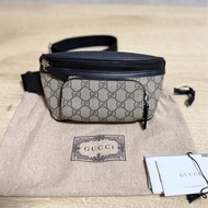 《仙闆名牌精品》 GUCCI GG Supreme 印花 PVC 皮革 腰包 胸口包 胸包 斜背包