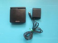 Game Boy SP AGS-001 主機一部.附充電器可過電 有聲音 銀幕有霧化.如圖 操作功能良好