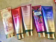 Victoria's Secret 香氛身體乳液🧴五款香味🌸 👉🏻2款任選：$280/2👉🏻 3款任選：$390/3 👉🏻5支組合：$615/5