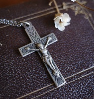 古董法國黑銀花卉十字架耶穌基督教會宗教項鍊 A187