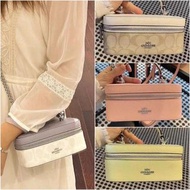 COACH TRAIN CASE CROSSBODY IN SIGNATURE CANVAS 盒仔袋 化妝袋