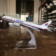 Malaysia Airlines AirAsia Plane Model Boeing 737 747 Airbus 320 Die-cast Alloy Aircraft Model Passen
