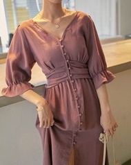 Mercci Boutique 22 V領排扣腰封造型外罩衫 法式風情渡假風飄逸休閒仙氣洋裝 長版外套 腰線收腰 荷葉邊公主袖澎袖 兩穿 薰衣草紫 藕紫色 到處都是瘋女人 KOL網紅YouTuber 