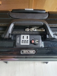 Rimowa Salsa Deluxe Suitcase 行李箱 830.40
