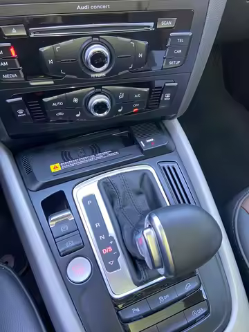 For Audi A4 B8 B9 A4 Allroad A5 S5 RS5 Q5 15W wireless phone charger with QC3.0 fast charging port l