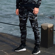 Camo Cargo Trousers Multi-pocket Slim Fit Pants Men's Camo Cargo Pants with Elastic Waistband and Multiple Zippered Pockets Stylish Slim Fit Trousers for Outdoor